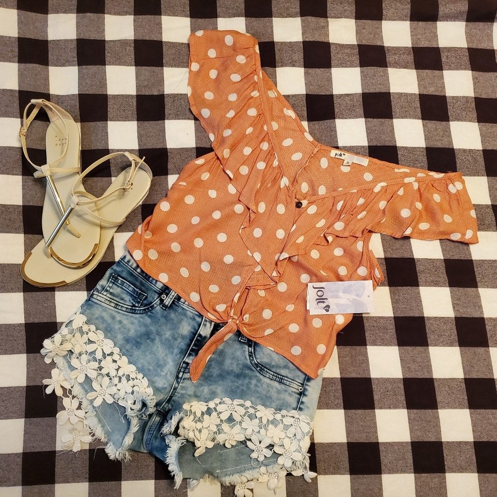NWT | Junior's ruffle and tie crop top